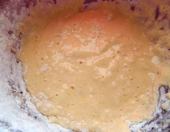 Замешиваем пельменное тесто.