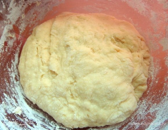 На семолине такое желтенькое тесто получается.