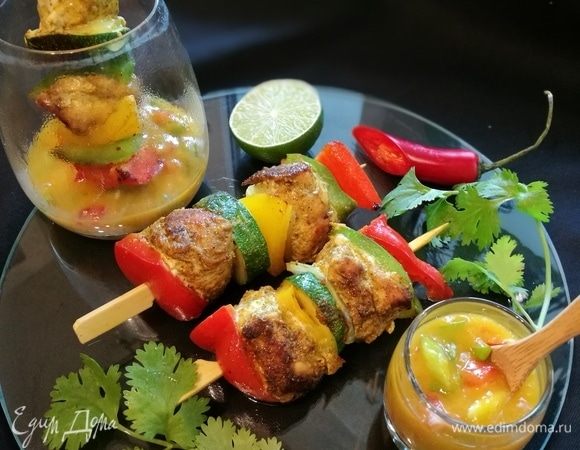 Подавать со свежей кинзой, ломтиком лайма. Можно посыпать кокосовой стружкой, кунжутом.