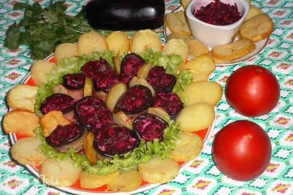 Вкусное овощное блюдо готово! Подавать с салатом из свежих помидоров. Прошу к столу! Приятного аппетита!