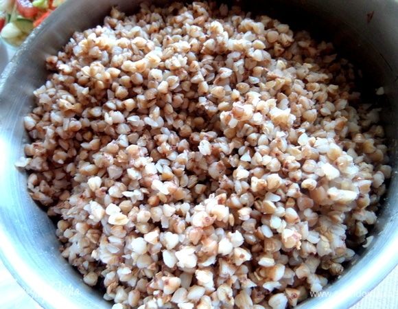 На гарнир отварить гречку.