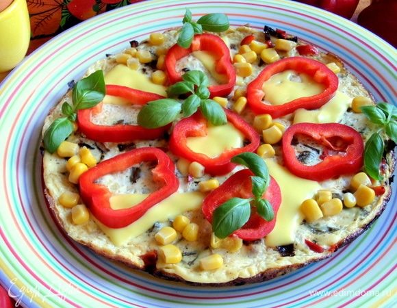 Посыпать базиликом или другой зеленью.