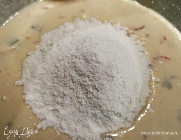 Добавляем сахарную пудру, перемешиваем. Начинка готова.