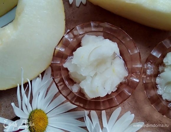 Или в креманках, которые желательно охладить, так как сорбет быстро тает.