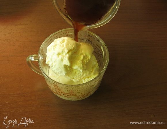 Наливаем процеженный кофе.