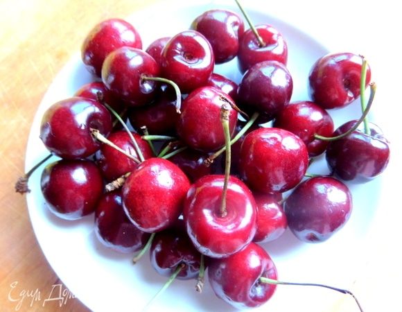 Черешню промыть, обсушить.