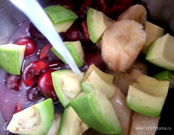 Влить сыворотку.