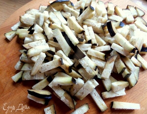 Промокнуть и нарезать соломкой.