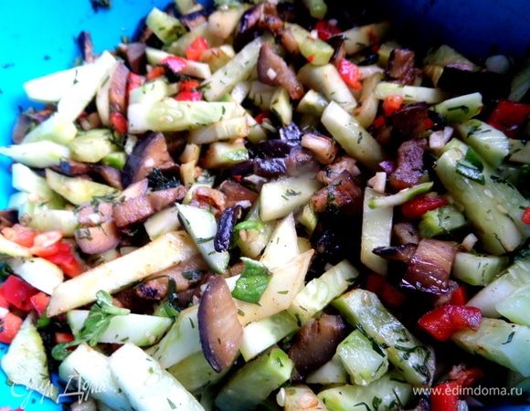 Перемешать. Автор рекомендует немного майонеза, я не решилась.