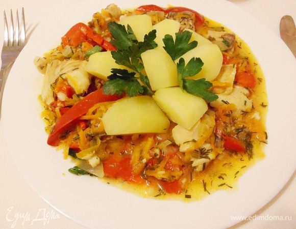 Гуляш из тилапии с отварным картофелем (для тех, кто не может без гарнира).