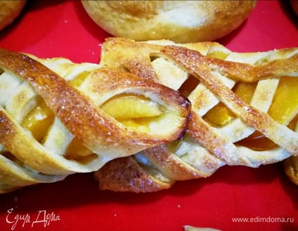 Булочки с абрикосами.