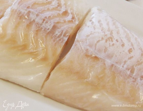 Рыбу (филе трески) предварительно размораживать не нужно. Ее необходимо только достать из морозилки перед началом приготовления ухи.