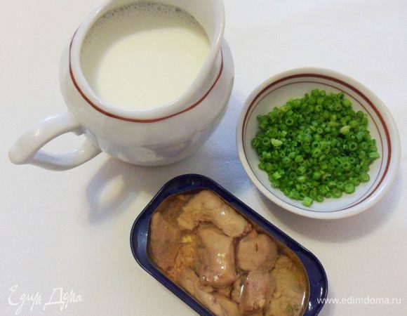 Вот эти ингредиенты: печень трески консервированная натуральная и молоко.