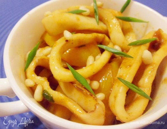 Я приготовил для вас кальмаров по-сицилийски. Приятного аппетита!