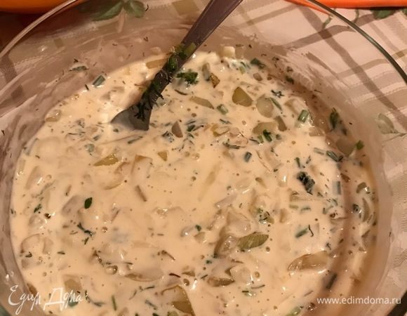 Если вам нравится зелень, то добавляйте ее на свое усмотрение. У меня было немного зеленого лука и укропа, и они пошли в ход.