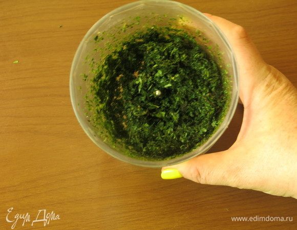 Измельчаем мяту.