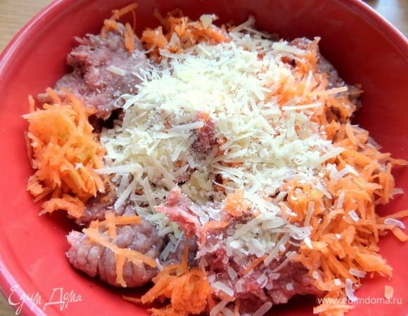 Еще я в фарш добавила тертую морковь.