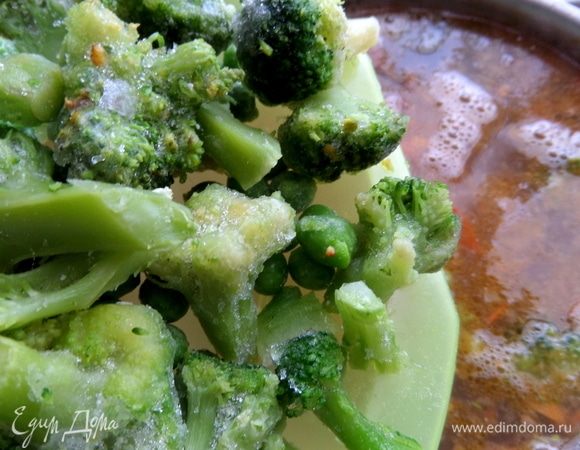 Высыпать в горячий суп.