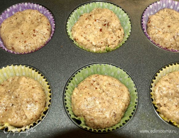 Отправляем в заранее разогретую до 180ºС духовку. Выпекаем 20 минут.