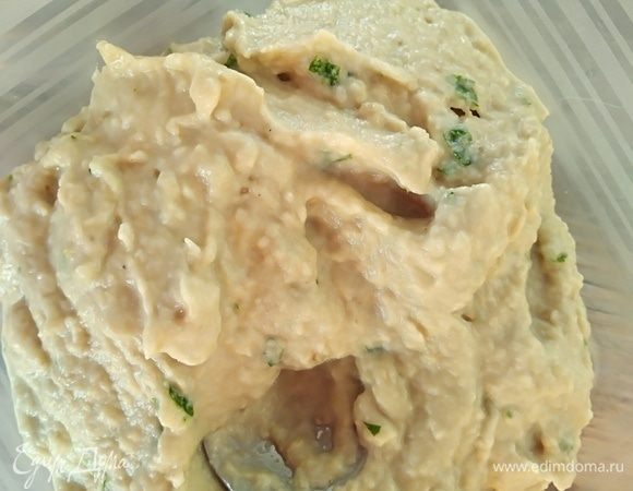 Пасту переложить в контейнер и убрать в холодильник на час.