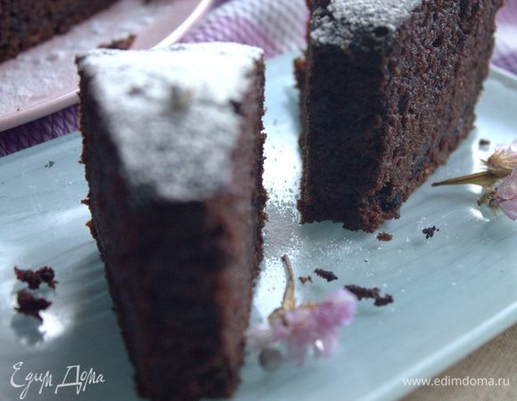 Делим на порции (они очень нежные) только острым большим ножом, иначе помнутся.