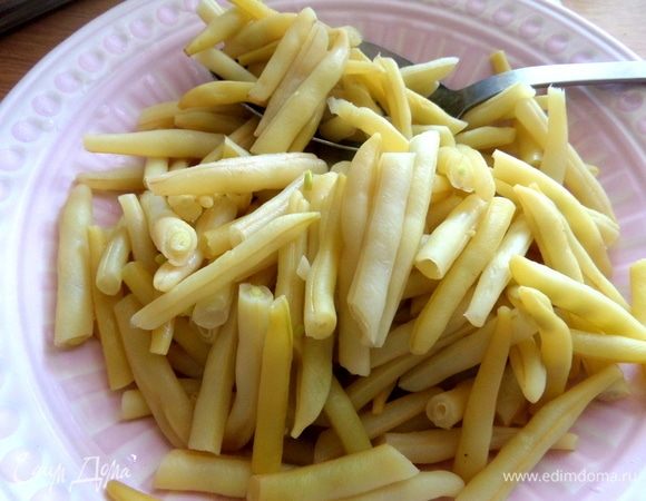 Отварить до готовности в соленой воде, слить.