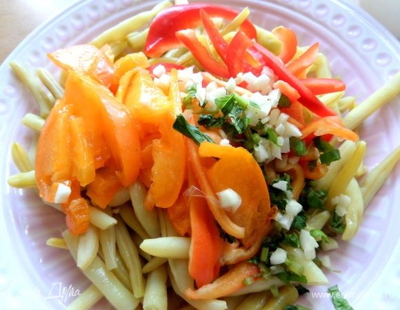 Пересыпать к фасоли.