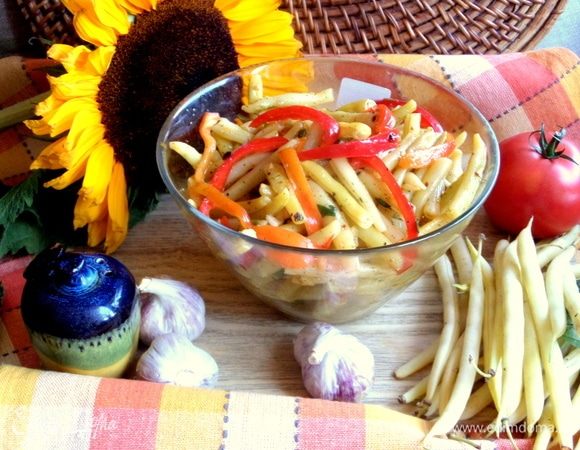 Можно в теплом виде таким салатом и поужинать.