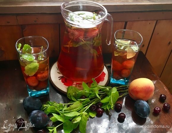 Компот остудить, добавить пару кружочков лимона.