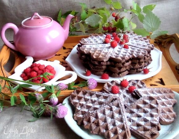 Оставшиеся вафли лучше накрыть, чтобы не засохли.