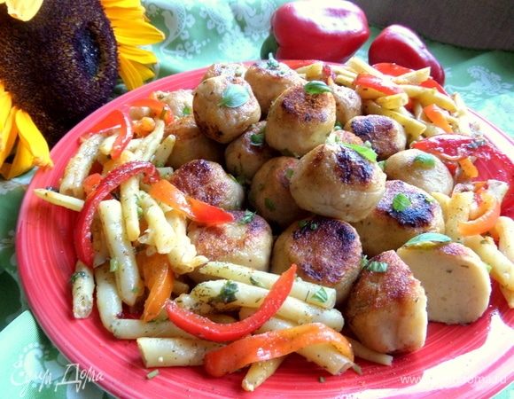 Например, я подала вот с таким салатиком: https://www.edimdoma.ru/retsepty/118505-salat-iz-struchkovoy-fasoli.