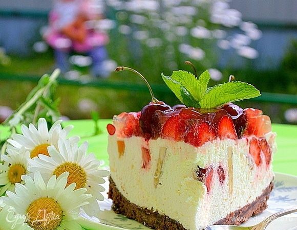 Нарезаем порционно и всех зовем к столу. Приятного вам отдыха!