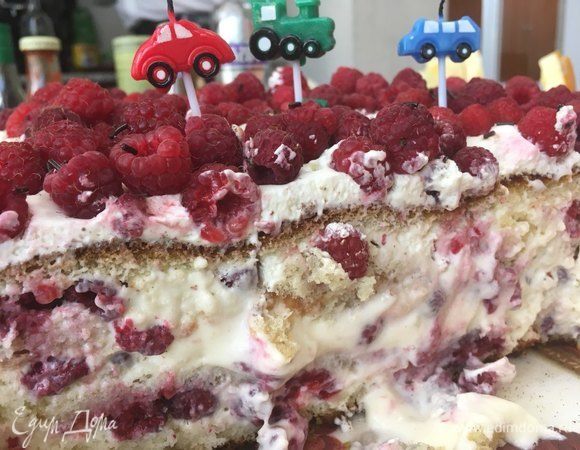 Закройте глаза, вдохните сладкий аромат спелых ягод, м-м-м, нежно, вкусно, воздушно и легко... Приятного аппетита!