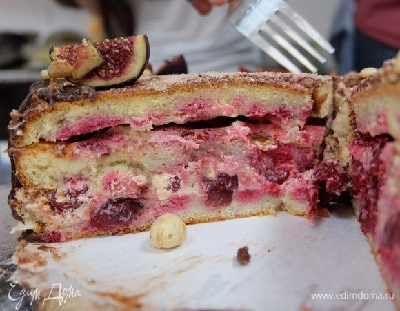 А еще можно импровизировать, кто и что любит. Начинку можно сделать из вишни, детишки мои любят с бананом, или на ваш вкус!