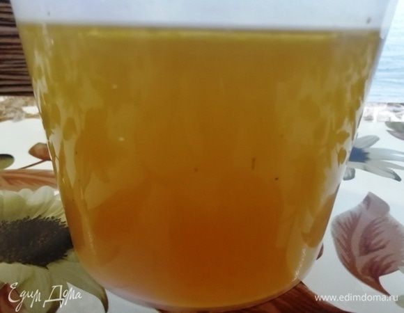 Рис можно готовить на основе воды или бульоне. У меня домашний говяжий бульон (свиной не подойдет в моем случае, т.к. турки не едят свинину).