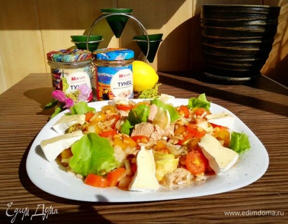 Устраивайтесь в кресле на лоджии, открывайте все окна, наслаждайтесь свежим воздухом, жарким летом и вкуснейшим салатом из тунца «Вдохновение». Приятного полезного аппетита!