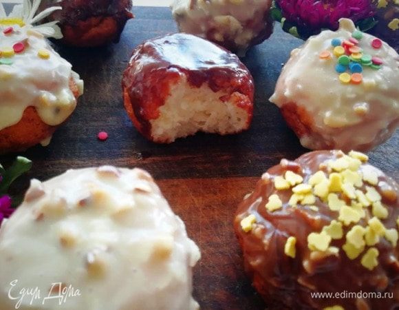 Через секунду влетает сын со словами: «О, пончики!» И вот... Я даже не успела сказать свою коронную фразу: «Подожди, я еще не сфотала!» Думаю, наши кулинарочки меня поймут, эта фраза у многих теперь любимая)