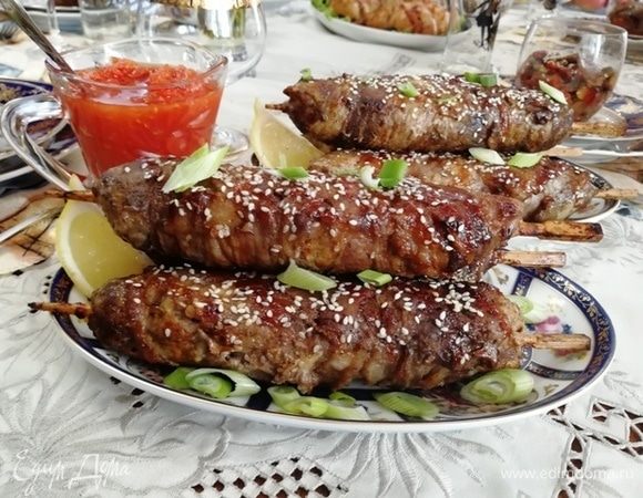 Кебабы прекрасно сочетаются с домашней аджикой. Приятного аппетита!