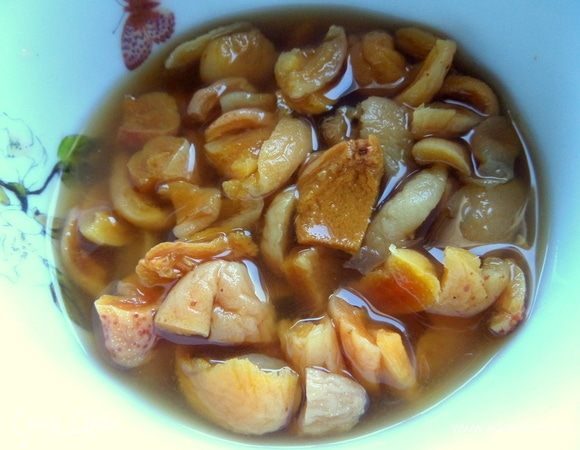 Можно курагу разрезать.