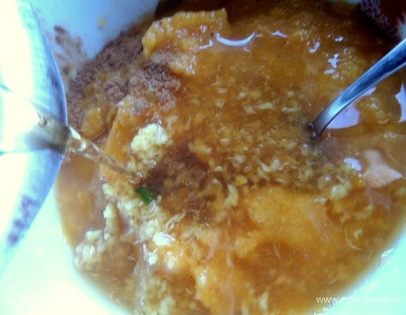 Разбавить оставшимся чаем по вашему усмотрению. Если не разбавить, можно подать как пюре, например, к мороженому или завернуть в блины.