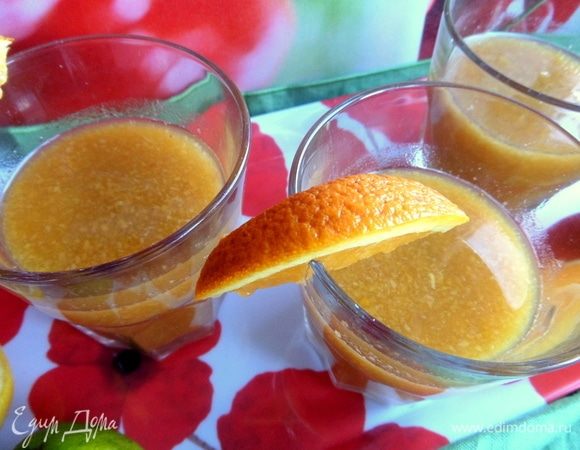 Размешать, разлить по порциям. Выжать апельсиновый сок (можно лайм или лимон).
