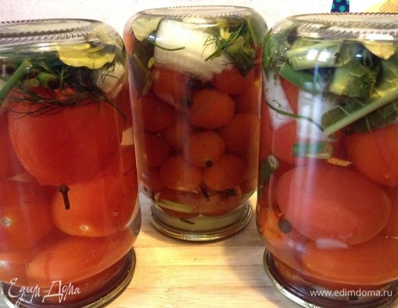 Как закрутили крышки, банки перевернули. Слушаем, как потрескивают. Тут вот — слова заветные:) Чтобы зимой было супер:)