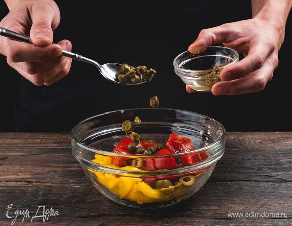 Добавьте каперсы.