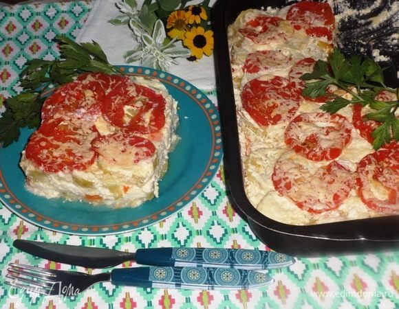 Разложить запеканку по тарелкам, украсить зеленью и звать всех к столу. Приятного аппетита! Лето продолжается! Всем яркого летнего настроения!