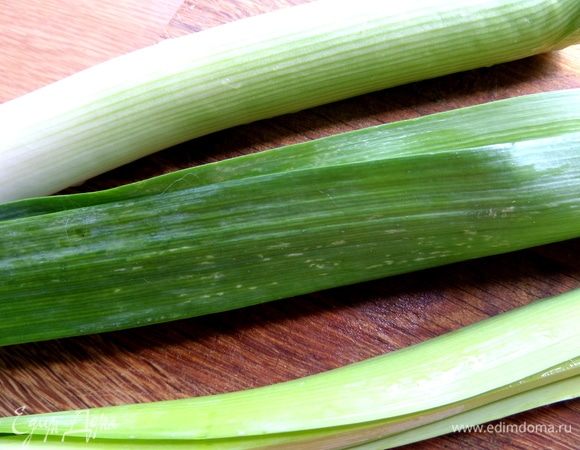 В оригинале был зеленый лук, но у меня — лук-порей.