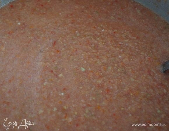 Добавляем соль, сахар, масло, размешиваем, пробуем на вкус и делаем его таким, как вам нравится — или сахара больше, или соль.