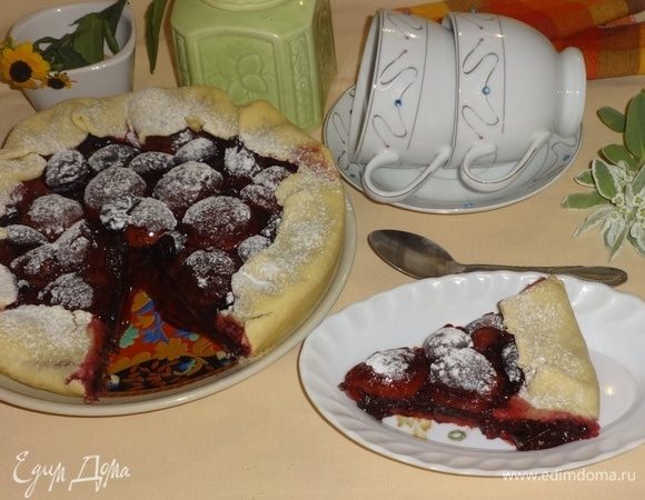 Разрезать галету на порции, разлить по чашкам любимый напиток и наслаждаться ярким вкусом выпечки. Всем приятного аппетита!