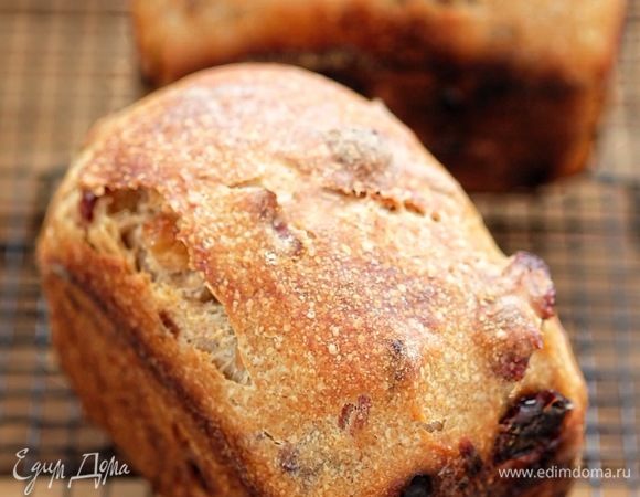 Вынуть хлеб из форм и полностью остудить на решетке.