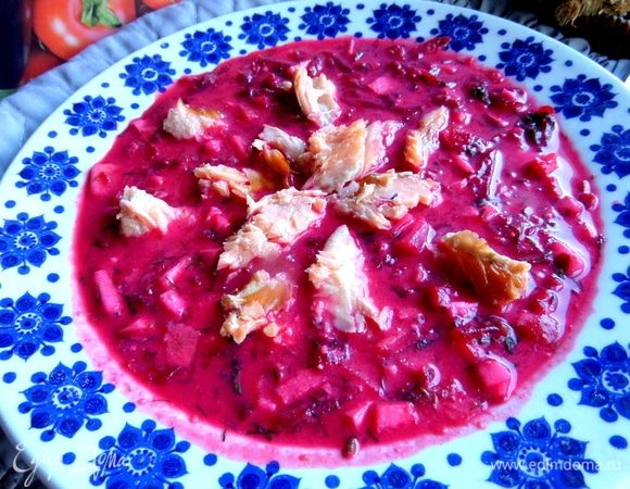 Положить кусочки каждому в тарелку.