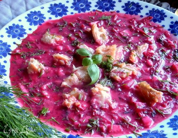 Украсить укропом или листиками базилика. Можно поместить половинку яйца в центр.